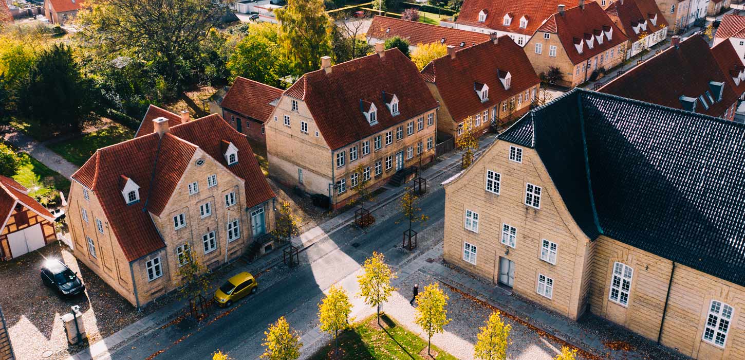 Herbstliches Christiansfeld von oben