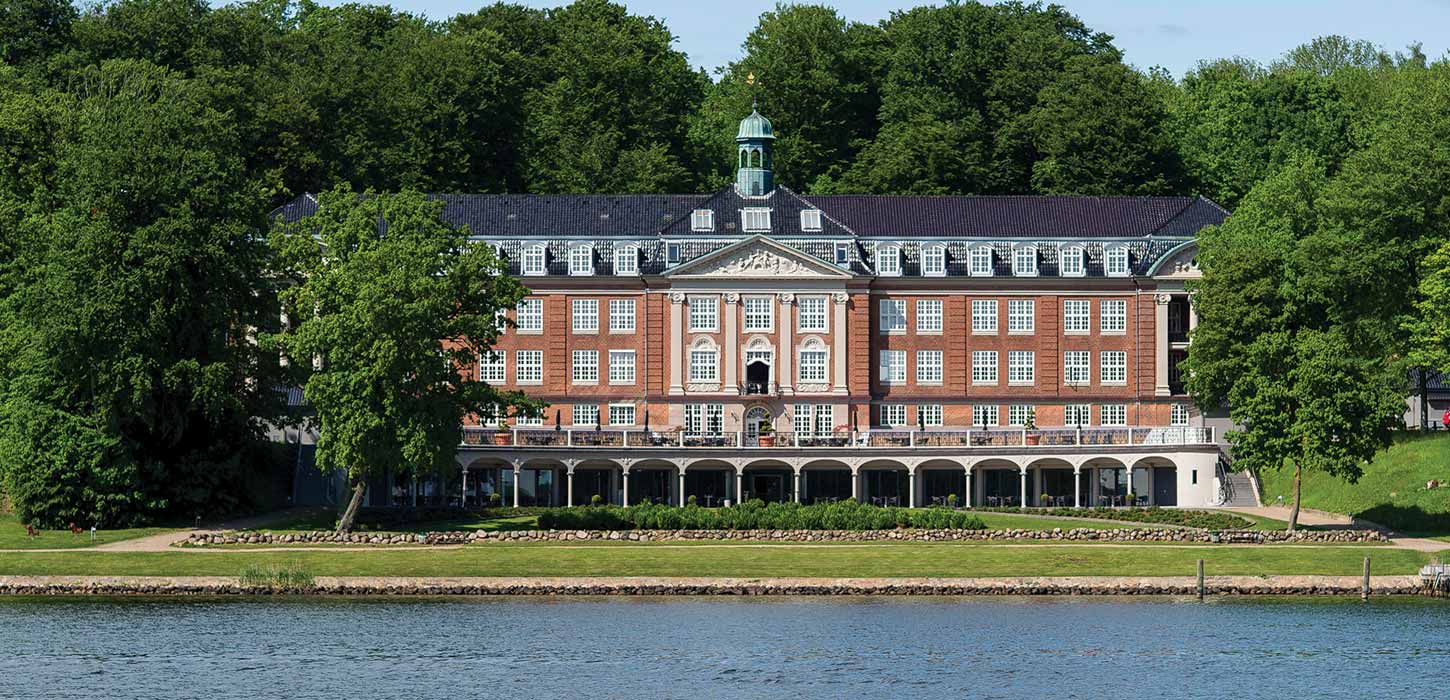 Koldingfjord Hotel se fra vandet