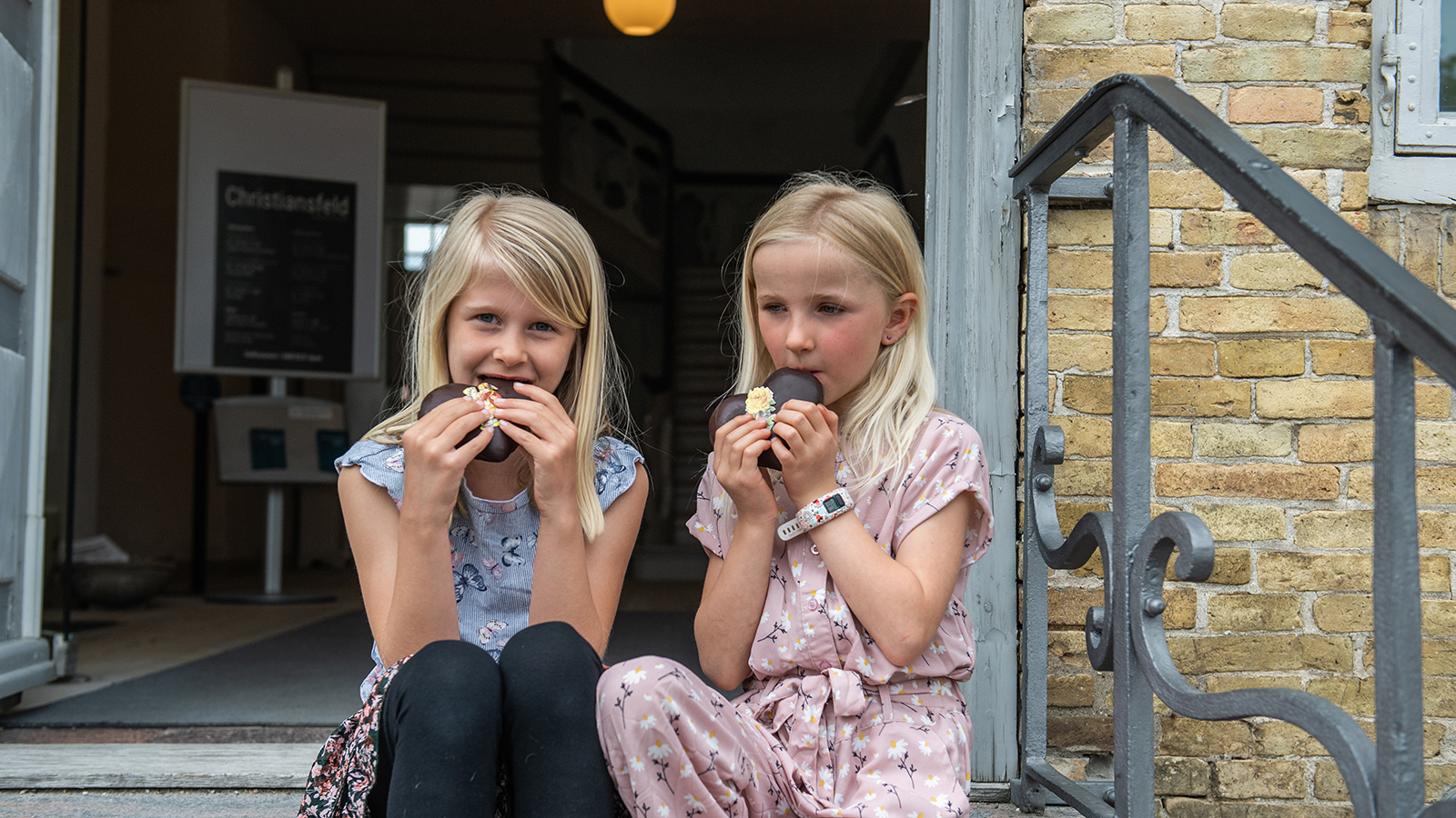 Kommt vorbei und probiert die berühmten dänischen Honigherzen. Und erkundet eine Stadt, in der alle Straßen gerade sind. Wenn ihr euren Familienurlaub im LEGOLAND® Billund Resort verbringt, könnt ihr eine Vielzahl an Erlebnissen für Kinder erleben.