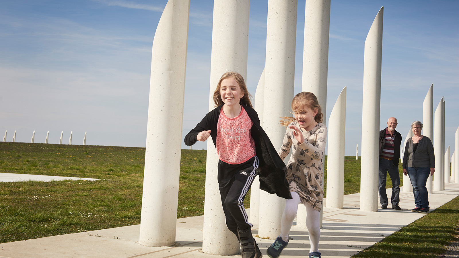 Versetze dich spielerisch in die Welt der Wikinger. Erkunde die prächtigen Monumente der Wikingerkönige. Lausche den spannenden Geschichten aus der Wikingerzeit. Im LEGOLAND® Billund Resort verbringt ihr den besten Familienurlaub der Welt.