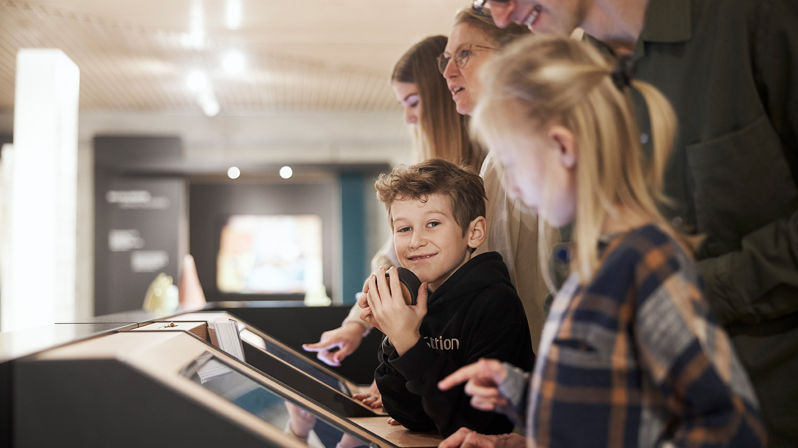 Få en kreativ dag på Trapholt, hvor I oplever kunstens verden sammen. Fortsæt den kreative leg derhjemme. Fordyb dig på sjove måder i kunsten og naturen, når du holder verdens bedste familieferie i LEGOLAND® Billund Resort.