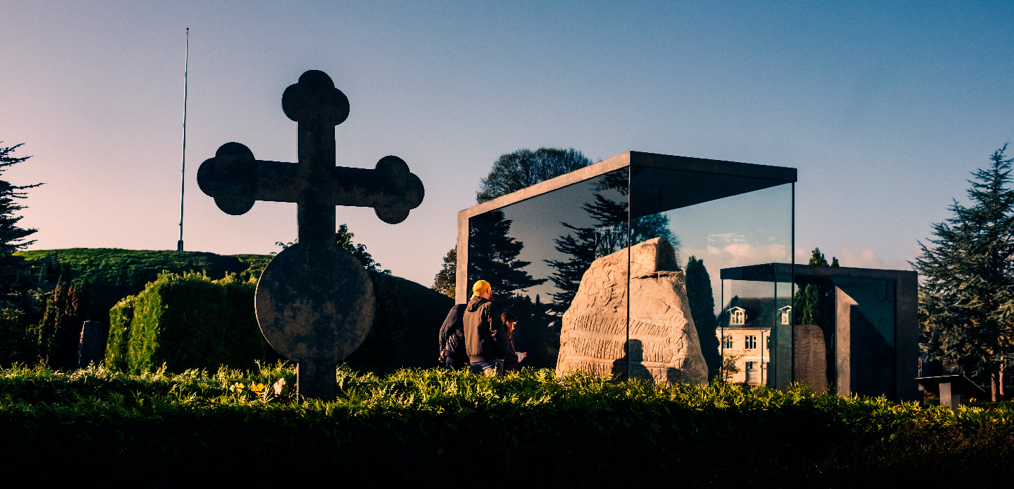 Jellinge stenene - Kongernes Jelling