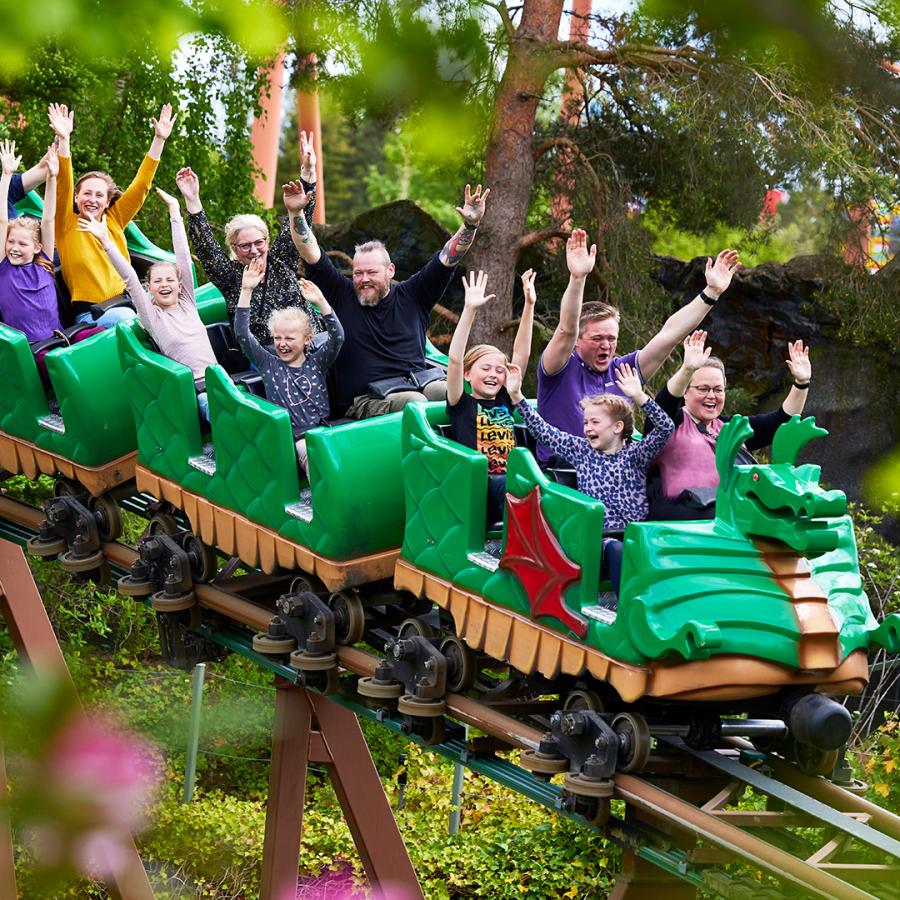 legoland-dragen-mennesker-sjov