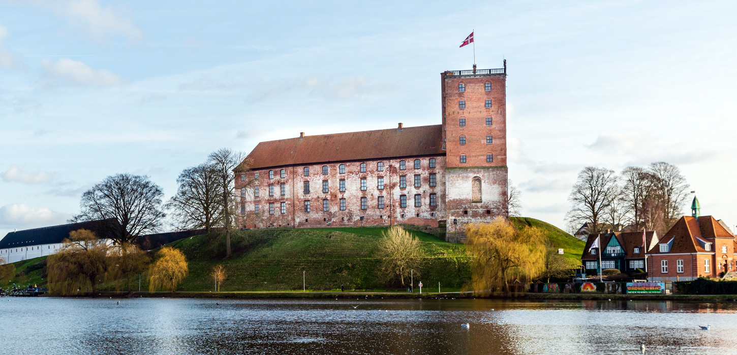 Koldinghus set fra slotssøen Destination Trekantomraadet