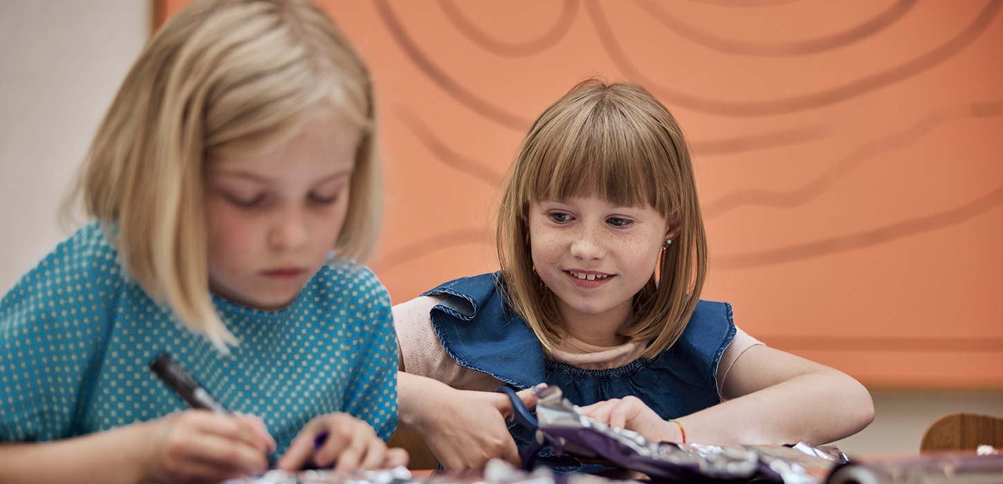 Piger der tegner på Trapholt