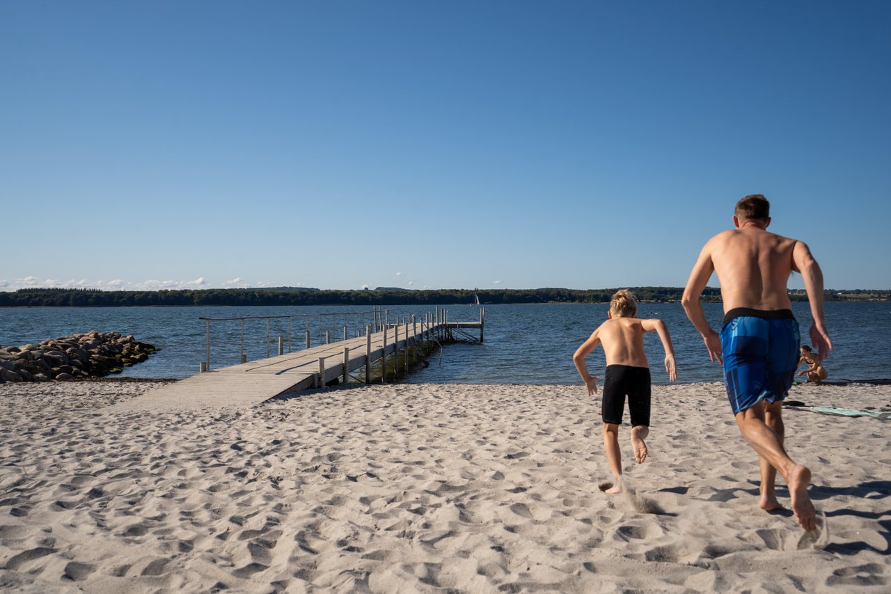 Het Husodde Strand aan het Horsens Fjord in Zuidoost Jutland, Denemarken